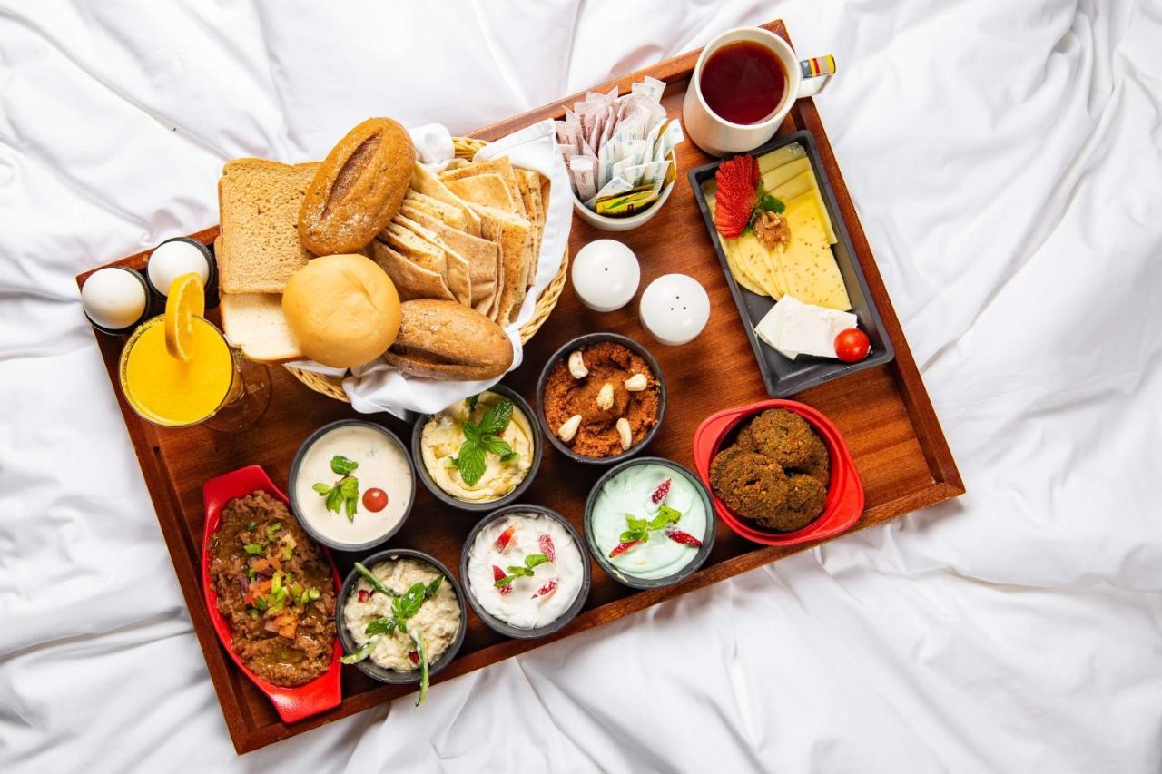 מכה Park Inn By Radisson Makkah Aziziyah מראה חיצוני תמונה A typical breakfast in India